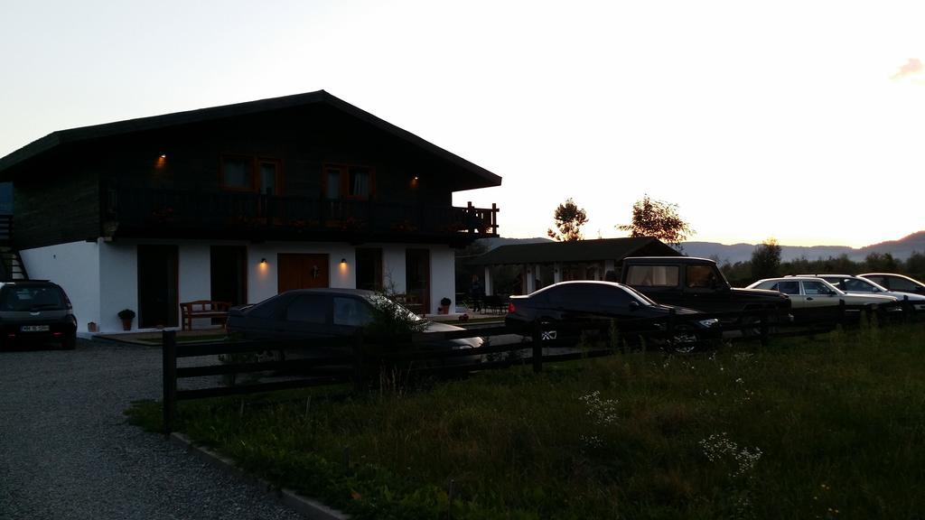 Landhaus Bed&Breakfast Vişeu de Sus Eksteriør bilde
